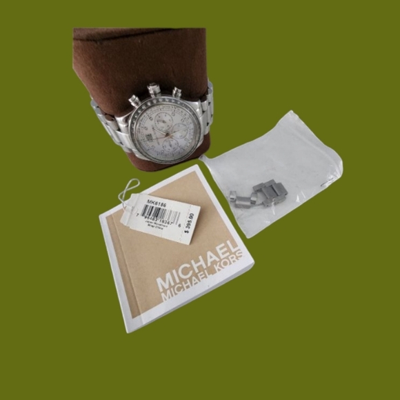 Womens MK watch - Picture 3 of 7